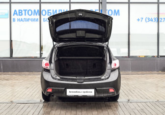 Подержанный автомобиль Mazda 3 Hatchback 2011 года (19 фото)