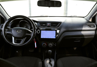 Подержанный автомобиль Kia Rio Sedan 2012 года (18 фото)