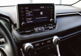 Подержанный автомобиль Toyota RAV4 2020 года (10 фото)