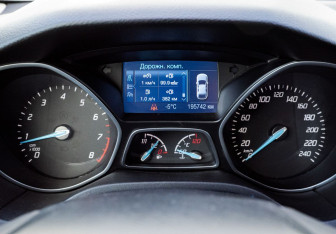 Подержанный автомобиль Ford Focus Sedan 2012 года (19 фото)