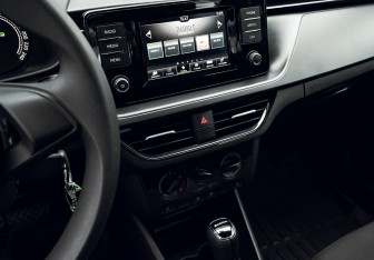Подержанный автомобиль Skoda Rapid Liftback 2021 года (13 фото)