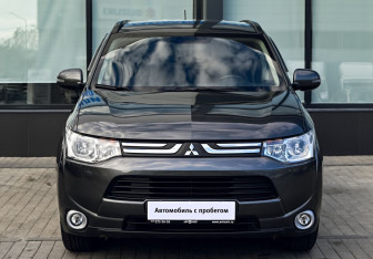 Подержанный автомобиль Mitsubishi Outlander 2013 года (8 фото)