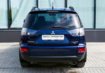 Подержанный автомобиль Mitsubishi Outlander 2012 года (4 фото)