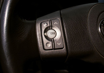 Подержанный автомобиль Toyota RAV4 2006 года (13 фото)