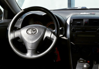 Подержанный автомобиль Toyota Corolla Sedan 2007 года (16 фото)