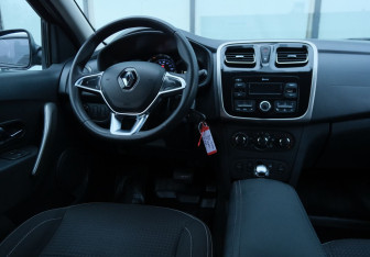 Подержанный автомобиль Renault Logan Sedan 2021 года (10 фото)