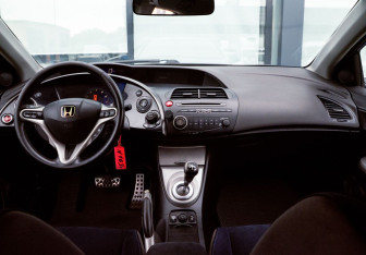 Подержанный автомобиль Honda Civic Hatchback 2007 года (20 фото)