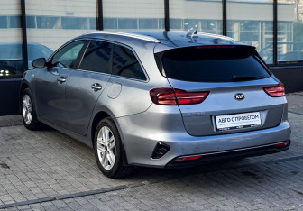 Подержанный автомобиль Kia Ceed Wagon 2019 года (3 фото)