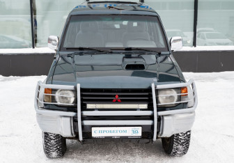 Подержанный автомобиль Mitsubishi Pajero 1995 года (9 фото)