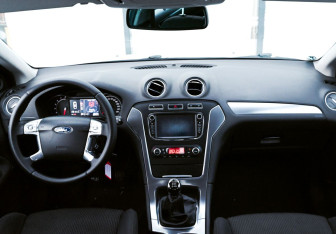 Подержанный автомобиль Ford Mondeo Liftback 2010 года (10 фото)