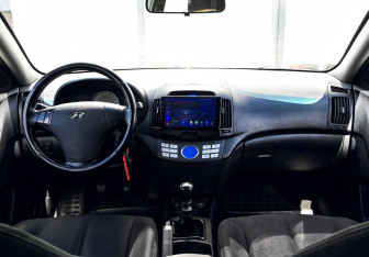 Подержанный автомобиль Hyundai Elantra Sedan 2007 года (17 фото)