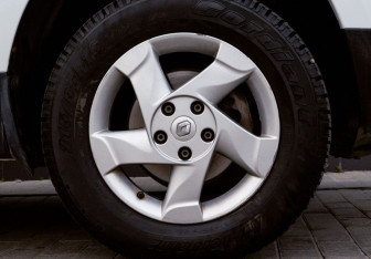 Подержанный автомобиль Renault Duster 2012 года (19 фото)