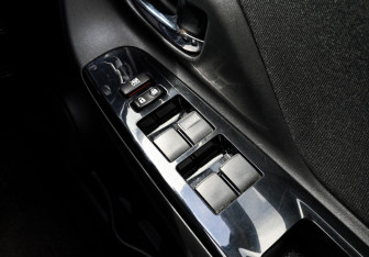 Подержанный автомобиль Toyota Vitz 2019 года (10 фото)