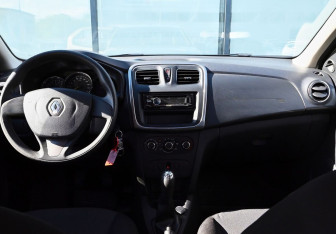 Подержанный автомобиль Renault Logan Sedan 2016 года (17 фото)