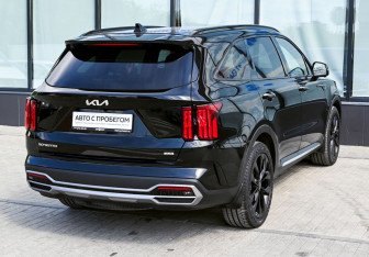 Подержанный автомобиль Kia Sorento 2023 года (5 фото)