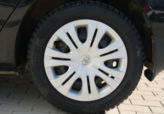 Подержанный автомобиль Toyota Corolla Sedan 2012 года (18 фото)