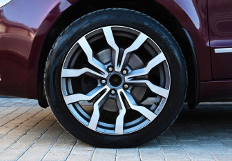 Подержанный автомобиль Skoda Superb Liftback 2012 года (21 фото)