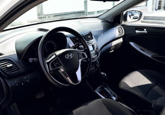 Подержанный автомобиль Hyundai Solaris Hatchback 2014 года (15 фото)