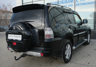 Подержанный автомобиль Mitsubishi Pajero 2013 года (5 фото)