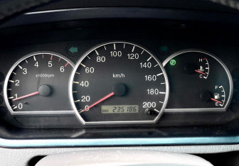 Подержанный автомобиль Kia X-Trek 2004 года (14 фото)