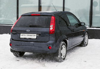Подержанный автомобиль Ford Fiesta Hatchback 2007 года (5 фото)