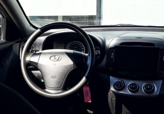 Подержанный автомобиль Hyundai Elantra Sedan 2010 года (17 фото)