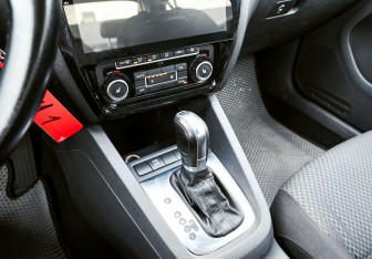 Подержанный автомобиль Volkswagen Jetta Sedan 2012 года (9 фото)