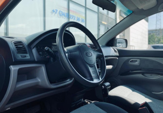 Подержанный автомобиль Kia Picanto 2006 года (10 фото)