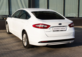 Подержанный автомобиль Ford Mondeo Sedan 2015 года (3 фото)