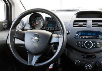 Подержанный автомобиль Chevrolet Spark 2011 года (11 фото)
