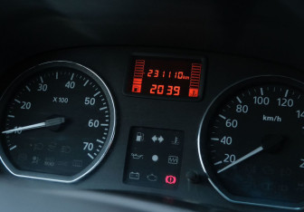 Подержанный автомобиль Nissan Terrano 2014 года (15 фото)