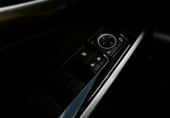 Подержанный автомобиль Lexus IS Sedan 2018 года (11 фото)