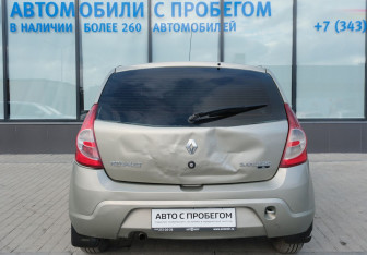 Подержанный автомобиль Renault Sandero 2012 года (4 фото)