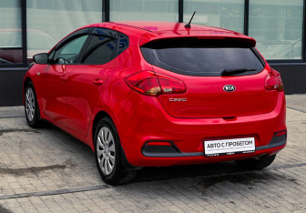 Подержанный автомобиль Kia Ceed Hatchback 2014 года (3 фото)