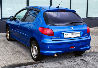 Подержанный автомобиль Peugeot 206 Hatchback 2007 года (3 фото)