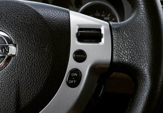 Подержанный автомобиль Nissan X-Trail 2010 года (13 фото)