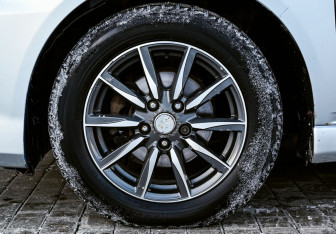 Подержанный автомобиль Toyota Ipsum 2004 года (20 фото)