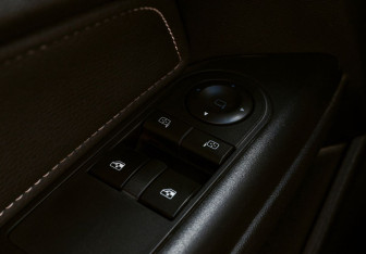 Подержанный автомобиль Opel Astra Sedan 2012 года (12 фото)