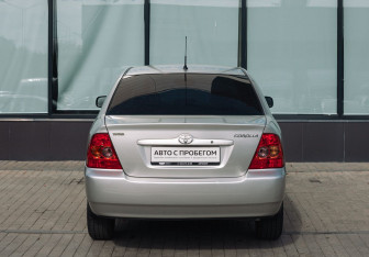 Подержанный автомобиль Toyota Corolla Sedan 2006 года (4 фото)