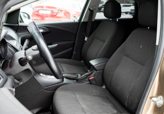 Подержанный автомобиль Opel Astra Sedan 2012 года (9 фото)