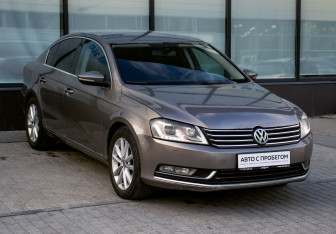 Подержанный автомобиль Volkswagen Passat Sedan 2011 года (7 фото)