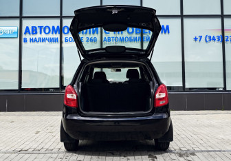 Подержанный автомобиль Skoda Fabia Hatchback 2010 года (18 фото)
