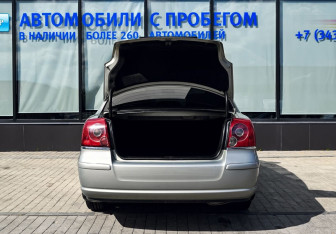 Подержанный автомобиль Toyota Avensis Sedan 2008 года (19 фото)