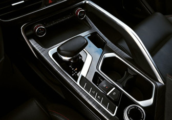 Подержанный автомобиль Geely Tugella 2024 года (10 фото)