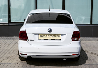 Подержанный автомобиль Volkswagen Polo Sedan 2015 года (4 фото)