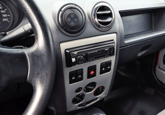 Подержанный автомобиль Renault Logan Sedan 2009 года (4 фото)