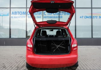 Подержанный автомобиль Skoda Fabia Hatchback 2012 года (19 фото)