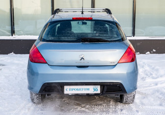 Подержанный автомобиль Peugeot 308 Hatchback 2012 года (4 фото)