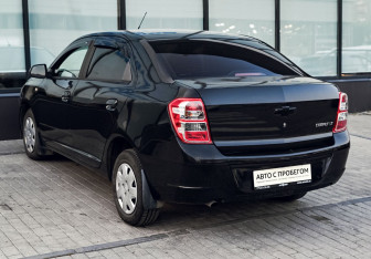 Подержанный автомобиль Chevrolet Cobalt Sedan 2013 года (3 фото)