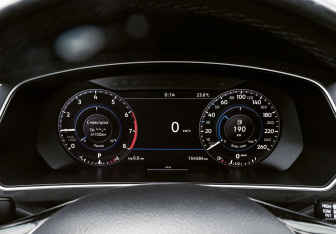 Подержанный автомобиль Volkswagen Tiguan 2018 года (11 фото)